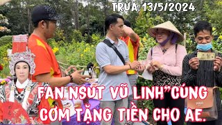 Trưa 13/5”Fan NSUT VŨ LINH”Cô Thủy Cúng cơm tặng tiền cho AE tại Mộ.