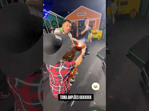 Junim Anão e Anãozinho Lima com o bolo surpresa do Tirullipa