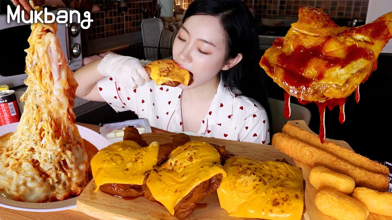 Spicy cheese roast chicken and mozzarella cheese spicy noodles MUKBANG  チキン ayam Gà rán