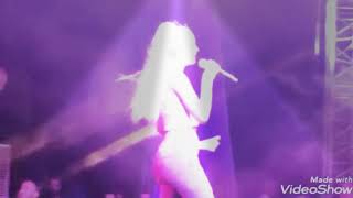 Aleyna Tilki Konserinde Düşme Tehlikesi Atladıi̇ka