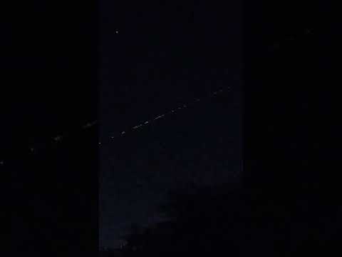 لحظة مرور الاقمار الصناعية ستارلنك من سماء سوريا التابعة لشركة سبيس اكس