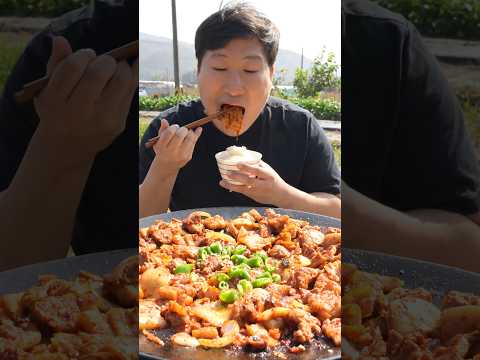 <strong>삼겹살에</strong> 김치, 고추까지 송송~ 돼지김치구이! #먹방 #shorts #요리