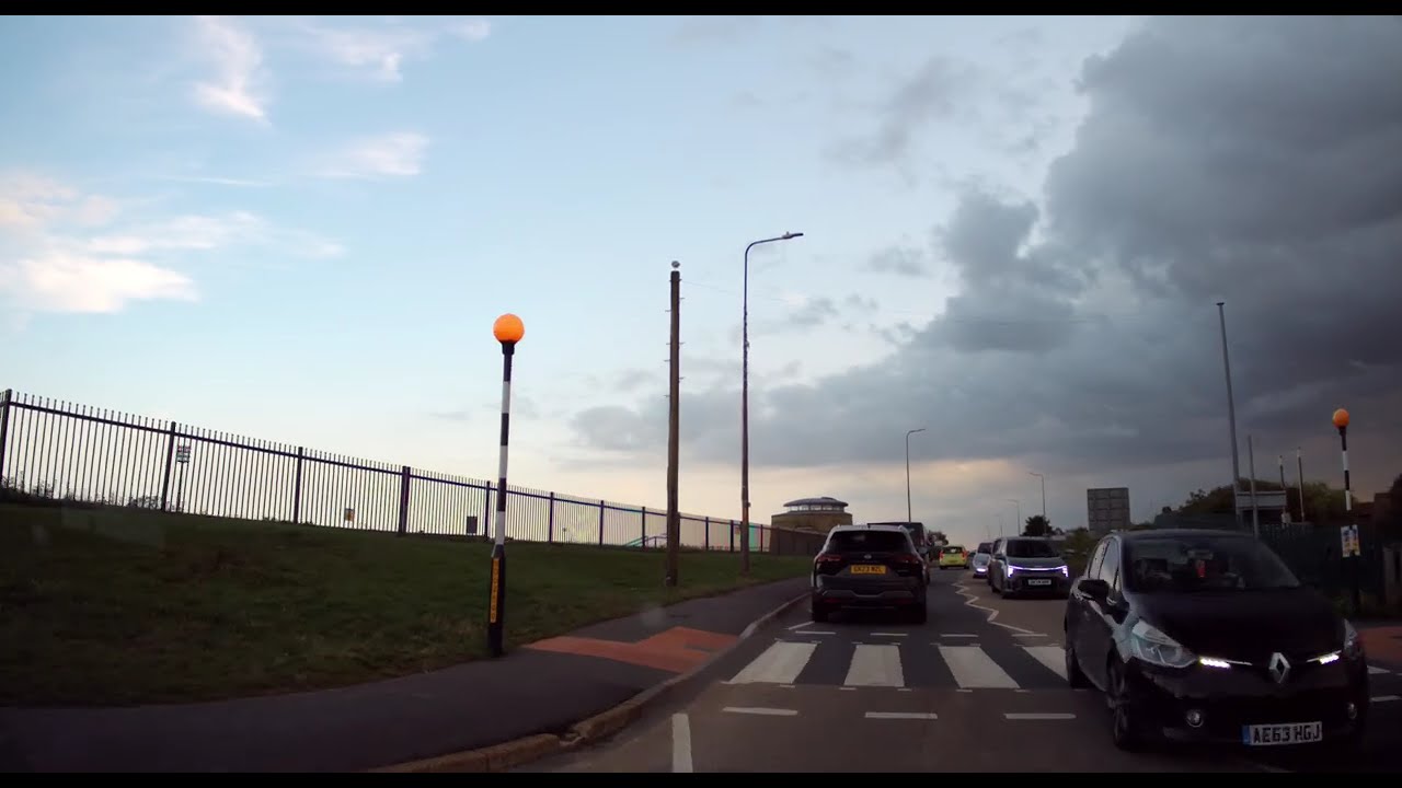 Scenic Countryside Road Trip Dash Cam 🚗 | Peaceful Drive Past Roadside Houses | 4K UHD