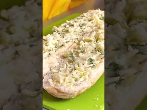 Garlic Bread in Cafe Style | Garlic Bread Recipe | Homemade garlic bread | Ananya Banerjee