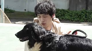 坂口健太郎の寝起き姿、ワンちゃんと戯れる姿、読書しながらコーヒーを飲む姿…／WEB動画のメイキング＆インタビュー映像『じぶんにやさしく』篇
