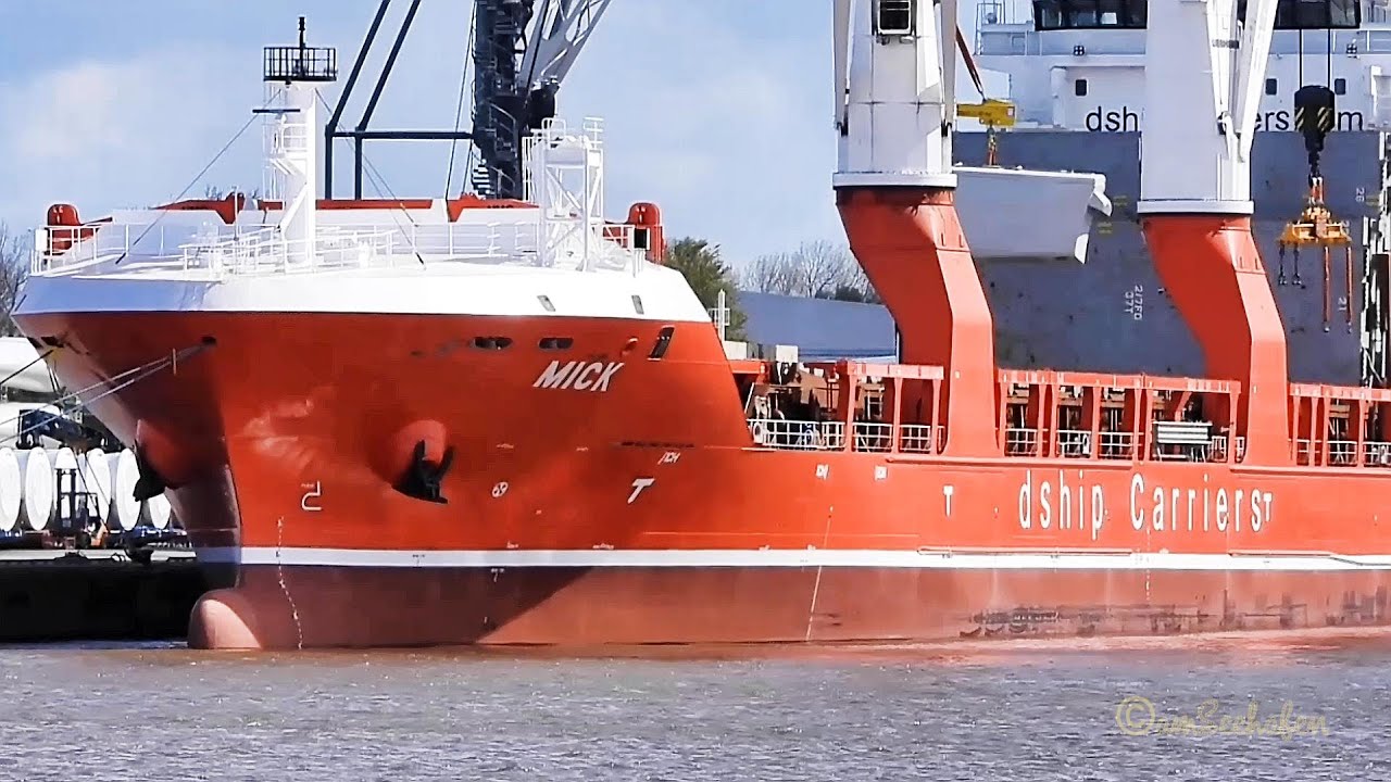 Beladung Seeschiff MICK Frachter am Nordkai Emden geared cargo seaship V2HD4 IMO 9736183