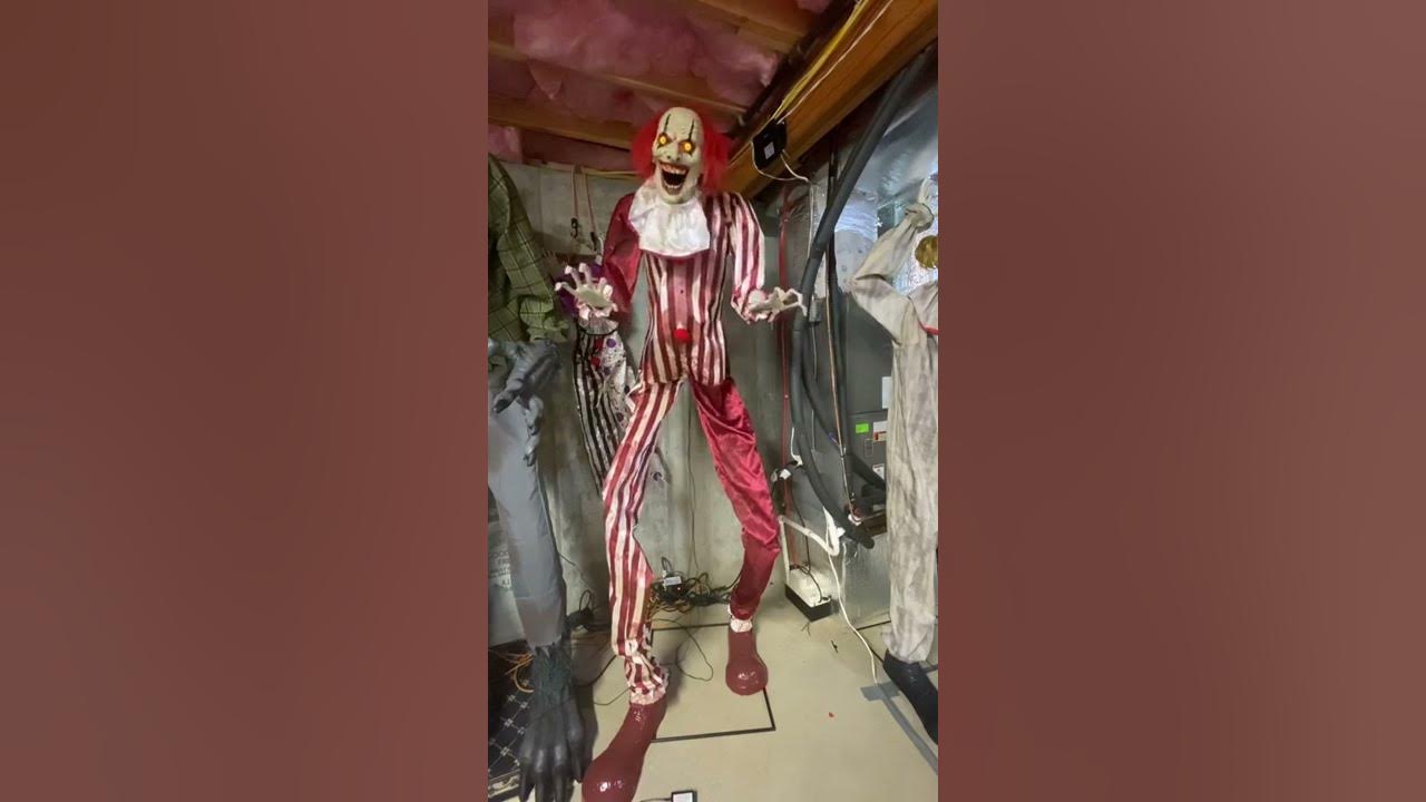 Spirit Halloween: Creepy Towering Clown - YouTube