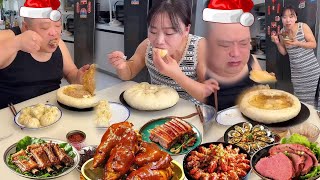 Download Lagu 小氣老公偷吃我唯一的包子，我把他的小包子都啃光，讓他只能對著包子皮痛哭【胖嫂美食】 MP3