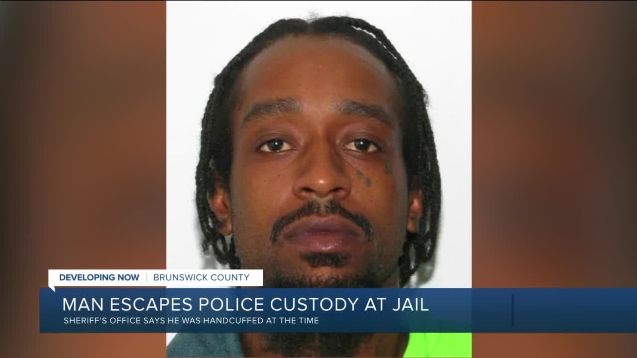 Man escapes police custody in Brunswick - YouTube