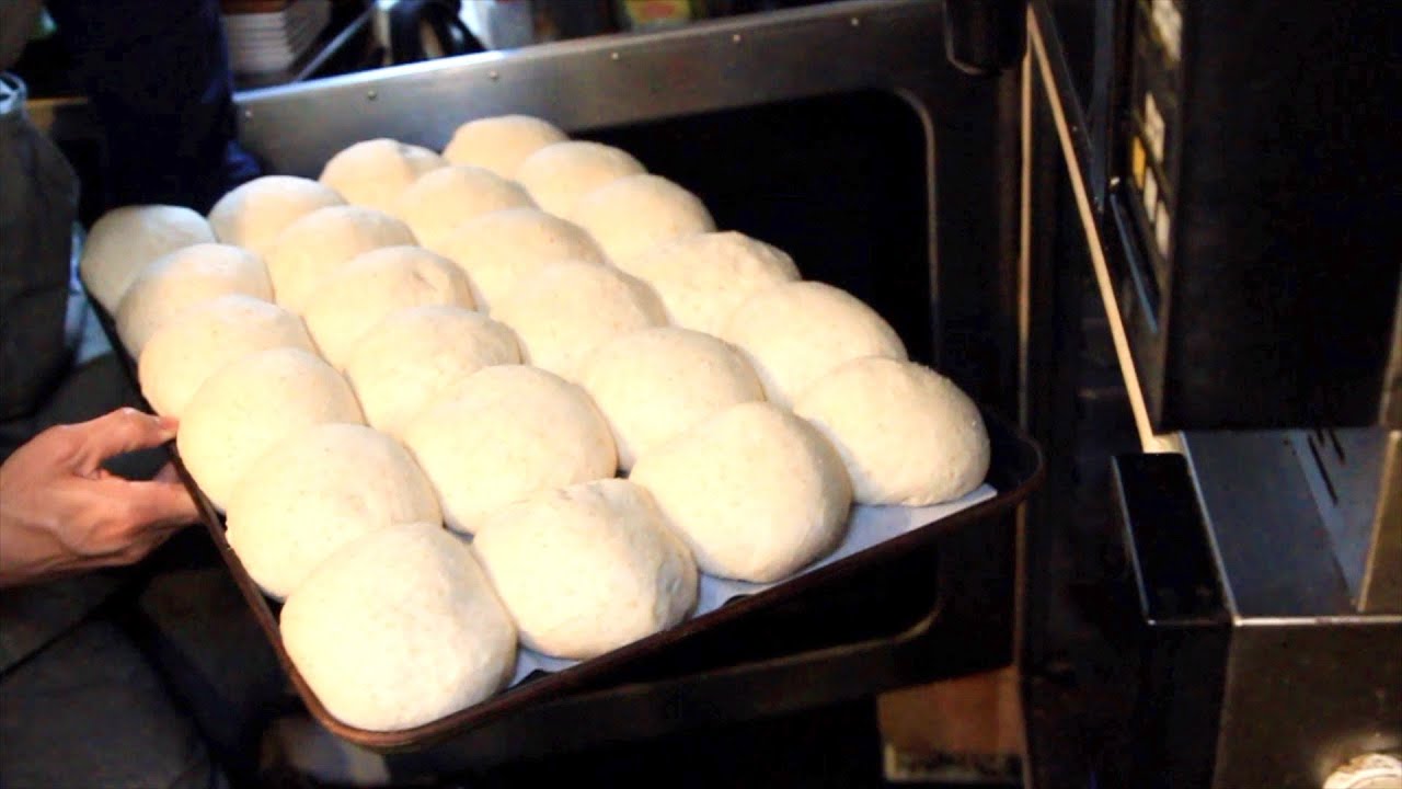 ここでしか食べられない2種類の手作りハンバーガーとスムージーの作り方