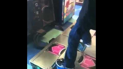 ddrkingjb!  Playing Cow Girl :) On DDR EXTREME :)