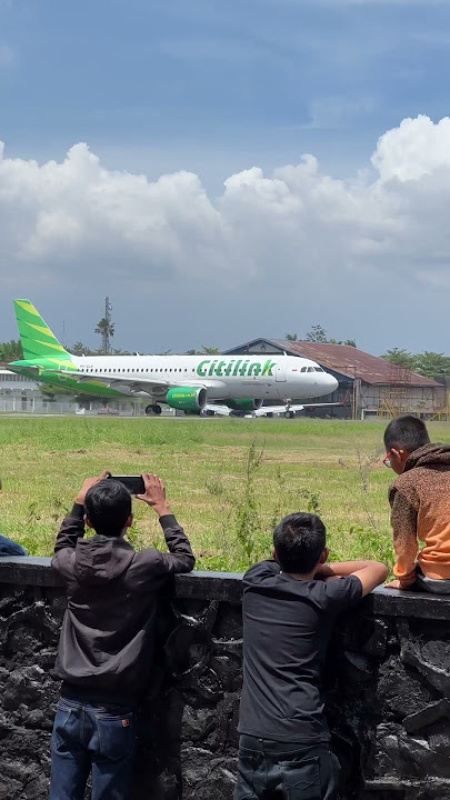 Nonton Pesawat Citilink Indonesia Take Off di Bandara Husein Sastranegara Bandung