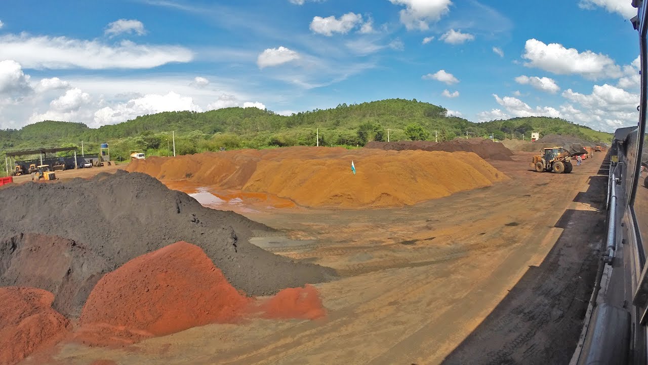 Trem NGF0237 chegando no terminal da SCOF em Joaquim Murtinho