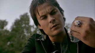 TVD 8x8 - Damon goes back to the place where he threw Elena s necklace and gets it back Delena