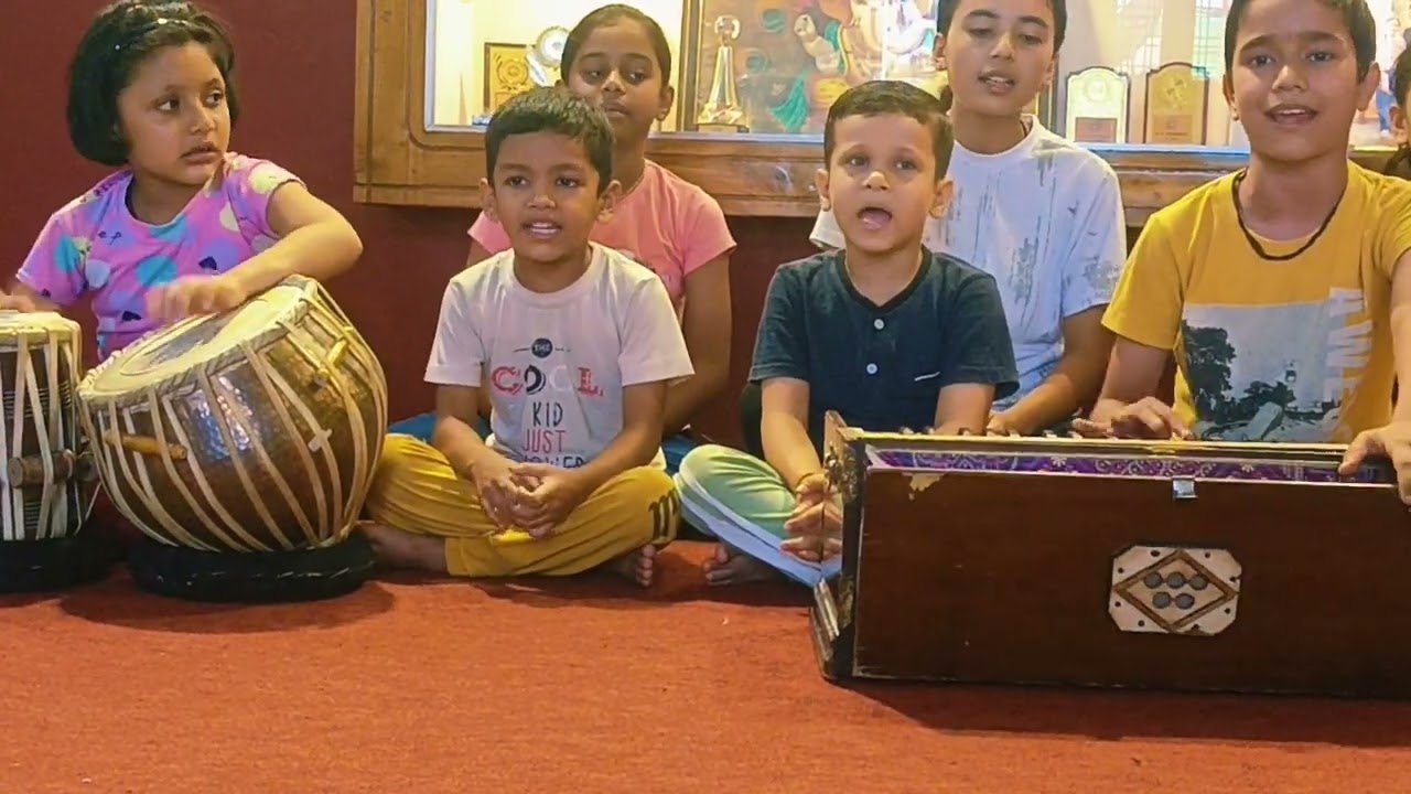 मां जगदम्बा मधुर संगीत विद्यालय के छात्रों द्वारा अलंकार आप भी  सुन ने 🙏😊