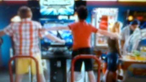 Diary Of a Wimpy Kid - Dog Days - Official Trailer