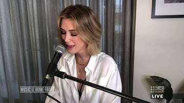 Delta Goodrem and Colin Hay performs Downunder : Music from the Home Front