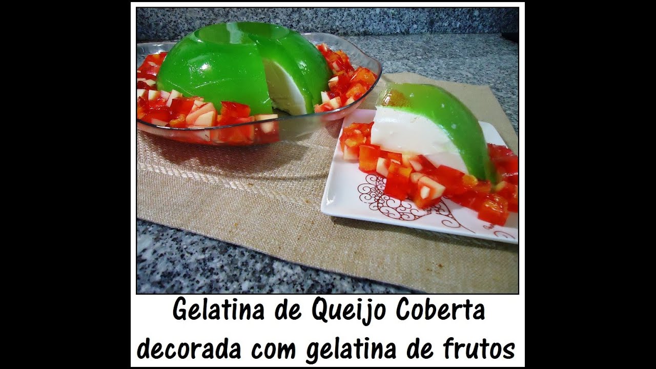 Gelatina de Queijo Coberta decorada com gelatina de frutos
