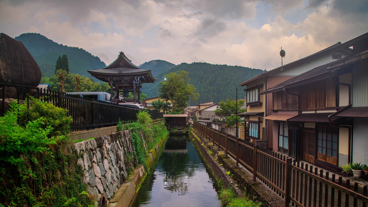 Sunset Water Town Walk: Gujo Hachiman | Gifu, Japan 4K Golden Hour