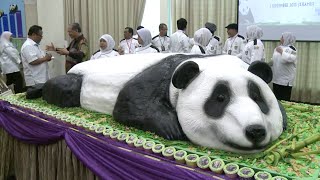 Malaysian Zoo Makes Giant Cake to Celebrate Birthday of Giant Pandas