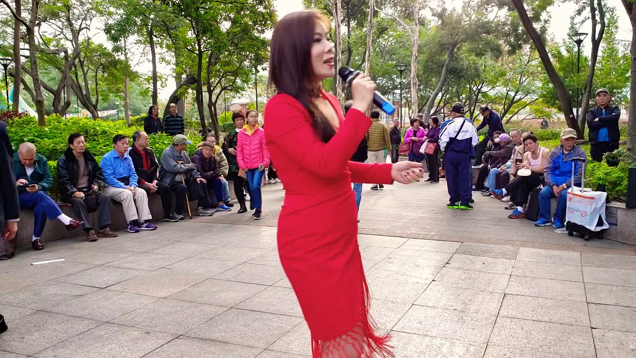 拥抱你离去 芯妮屯门公园表演 香港街头艺人singing 2018年12月16日