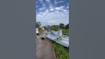 Lốc xoáy kinh hoàng ở đồng tháp khiến hàng trăm căn nhà sập và tốc mái