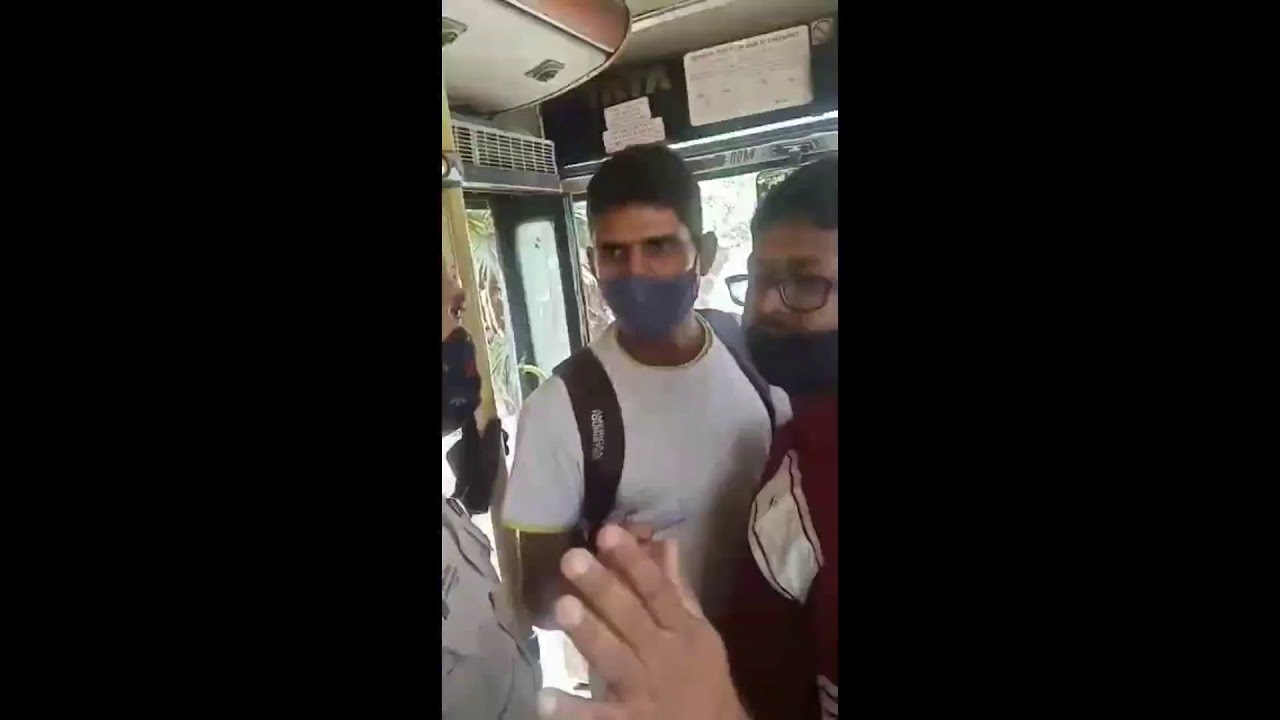 Delhi police khule aam DTC bus me badmashi dhikhati hui Share Plzzzz Viral kro inko