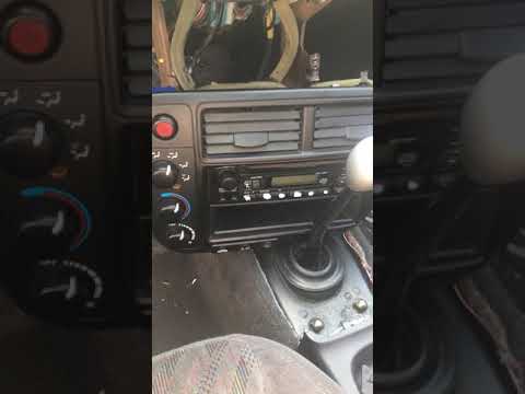How to fix Aux Audio buzzing/engine whine on 1998 - 2002 Honda stock radio (part 1)