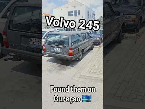 Two #Volvo 245 on Curaçao! 🇨🇼 #curacao #classiccars #carspotting #restoration #welding