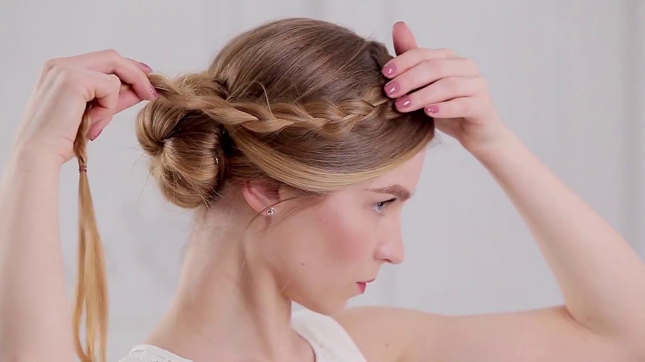 Beauty How-To: Side Bun