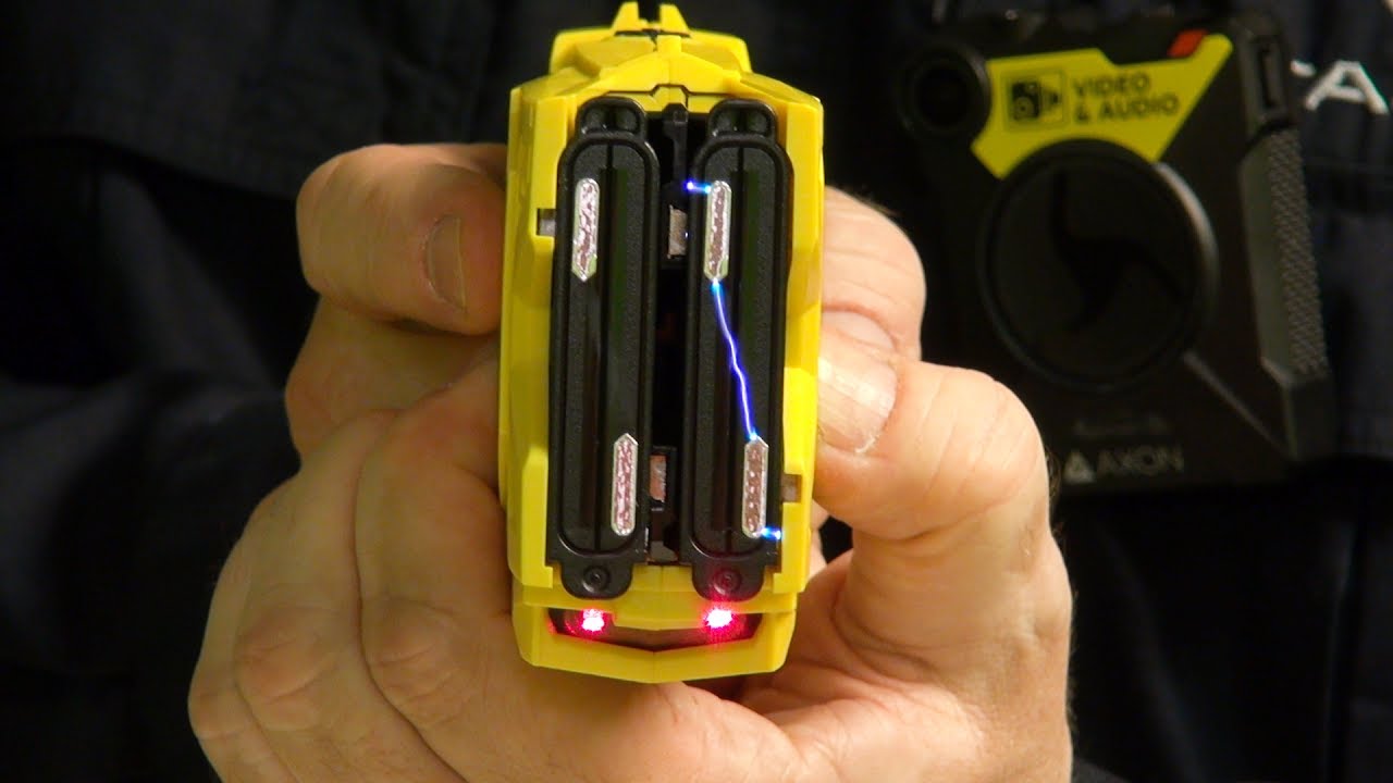 Defensa electrica TASER MOD. 800 CON 2.800.000 VOLT. RECARGABLE