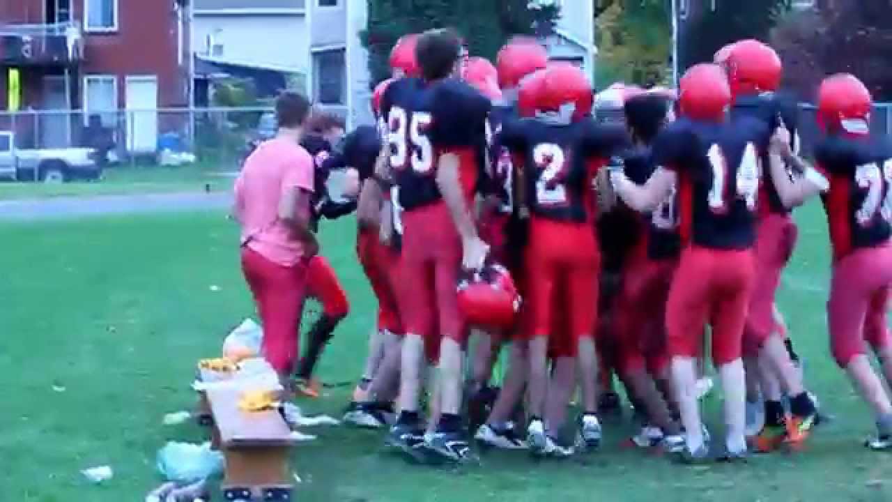 Glengarry Gaels junior football team cheers before hitting the field
