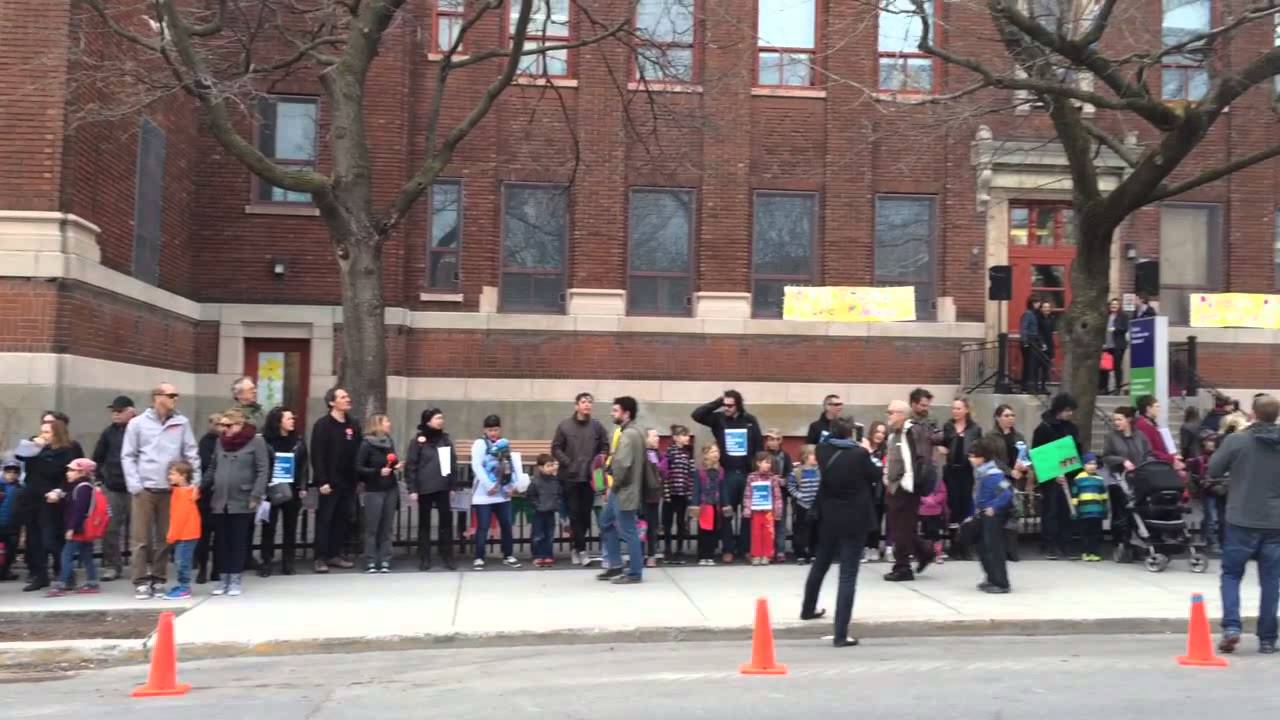 Manifestation à SaintJeandeBrebeuf YouTube