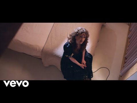 Смотреть клип Rae Morris - Skyscraper Love