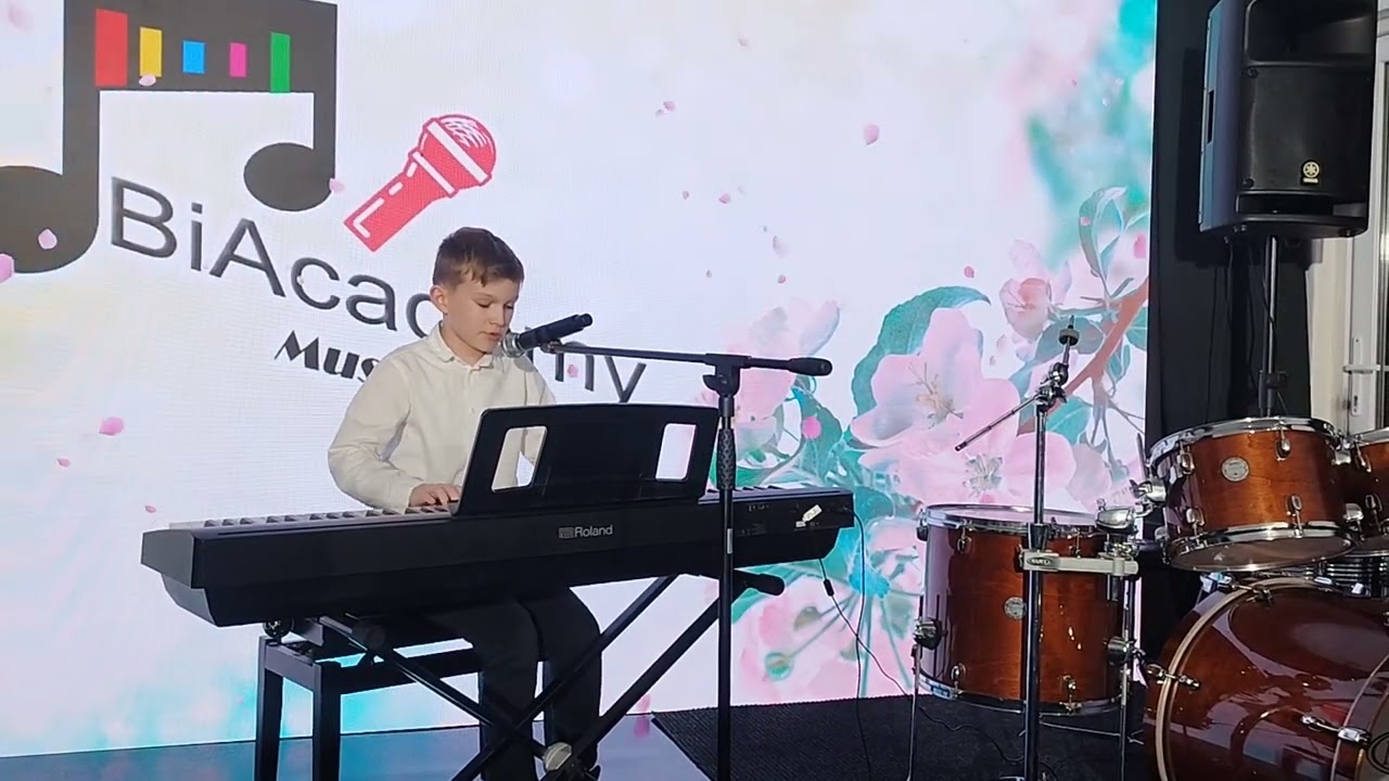 Eric Ilyes - Ochii mamei (pian & voce)