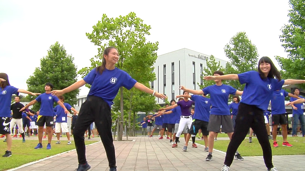 日本福祉大学 スポーツ科学部の教員と学生によるフラッシュモブ Youtube