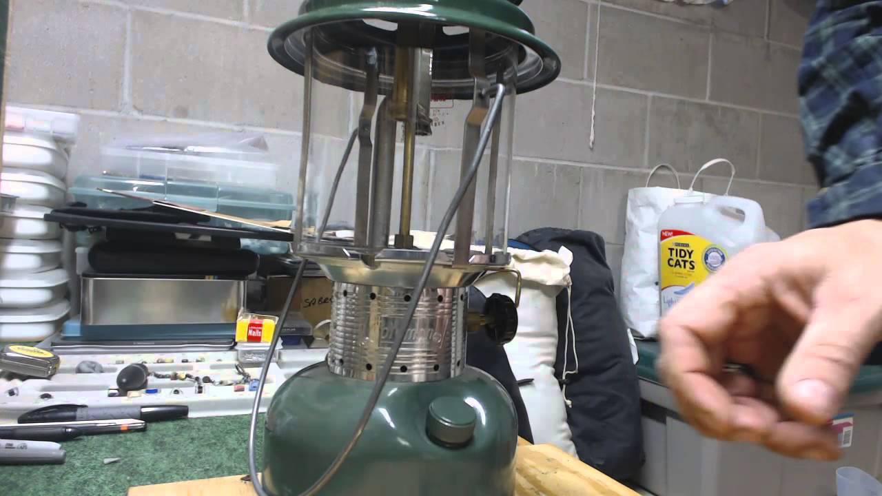Coleman 220F coleman lantern - YouTube