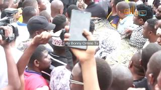 Diamond Achafua Hali Ya Hewa Msibani, Agombania Kubeba Jeneza La Mzee Majuto Karimjee Dar