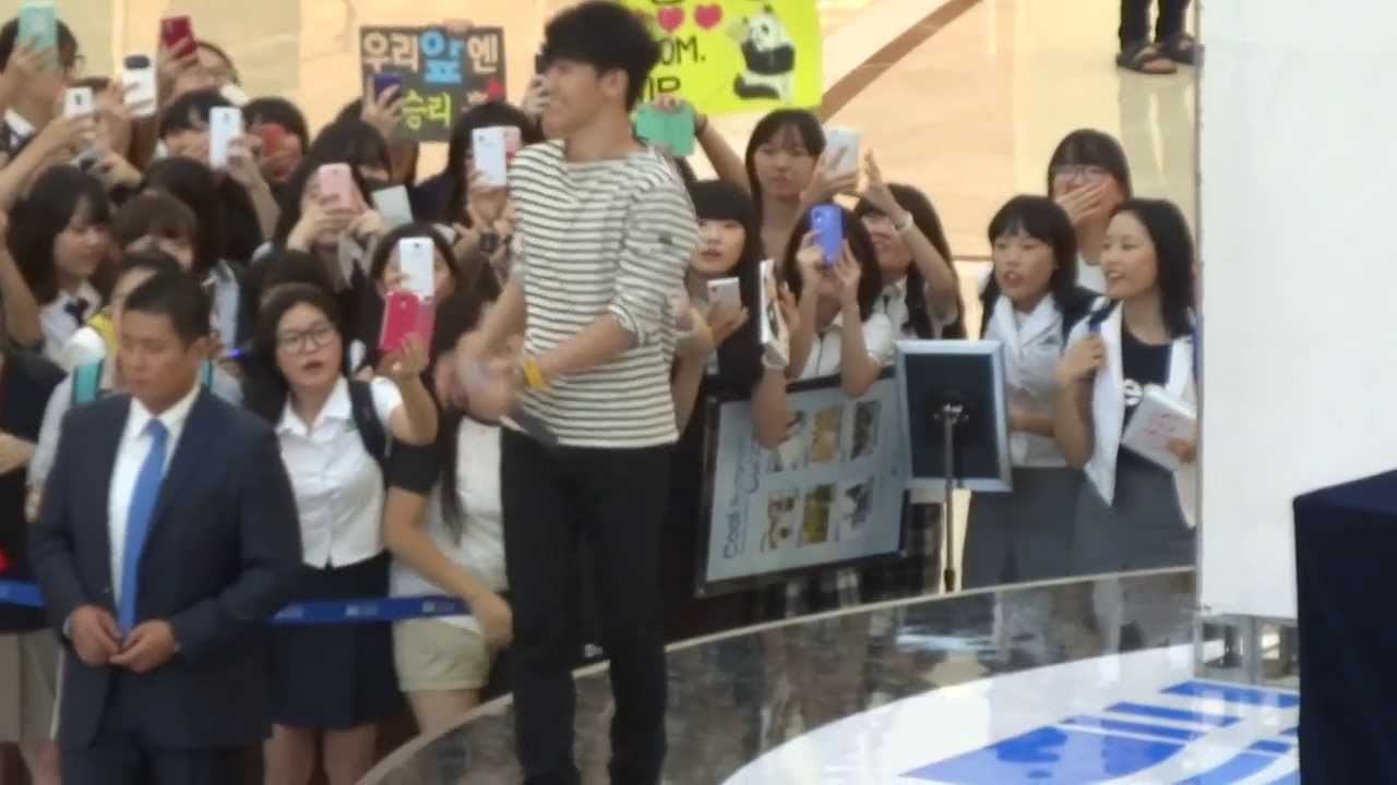 130828 - Seungri (이승리) Times Square (타임스퀘어) Fansigning Ending