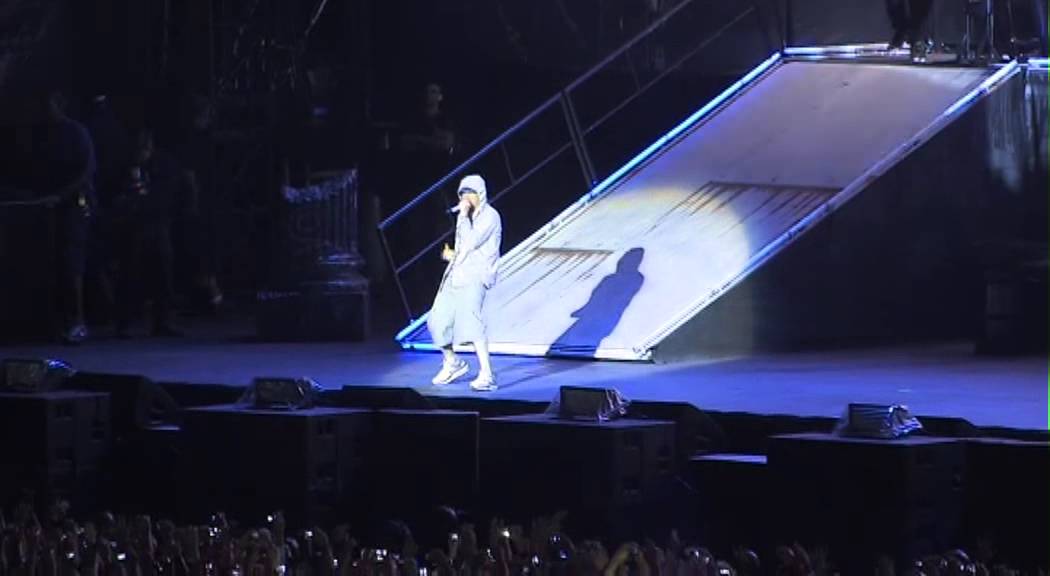 Eminem fait son entrée sur la scène du Stade de France ! YouTube