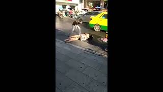 2 Wanita Berkelahi Di Pinggir Jalan Sampai Lepas Baju 2 Wanita Berkelahi Di Pinggir Jalan Sampai Lepas Baju