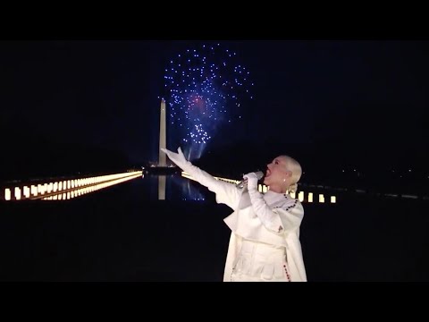 Inauguration Day, Katy Perry canta Firework e partono i fuochi d'artificio per Biden e Harris