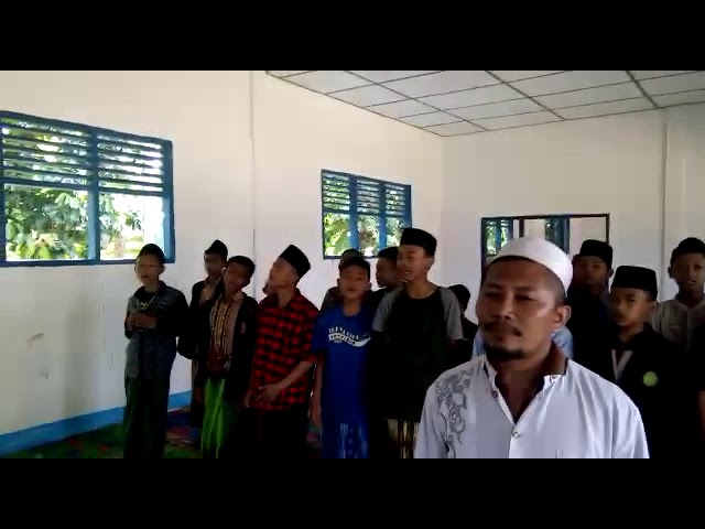 Pengurus dan Santri PONPES Darul Ulum Karet Jaya class=