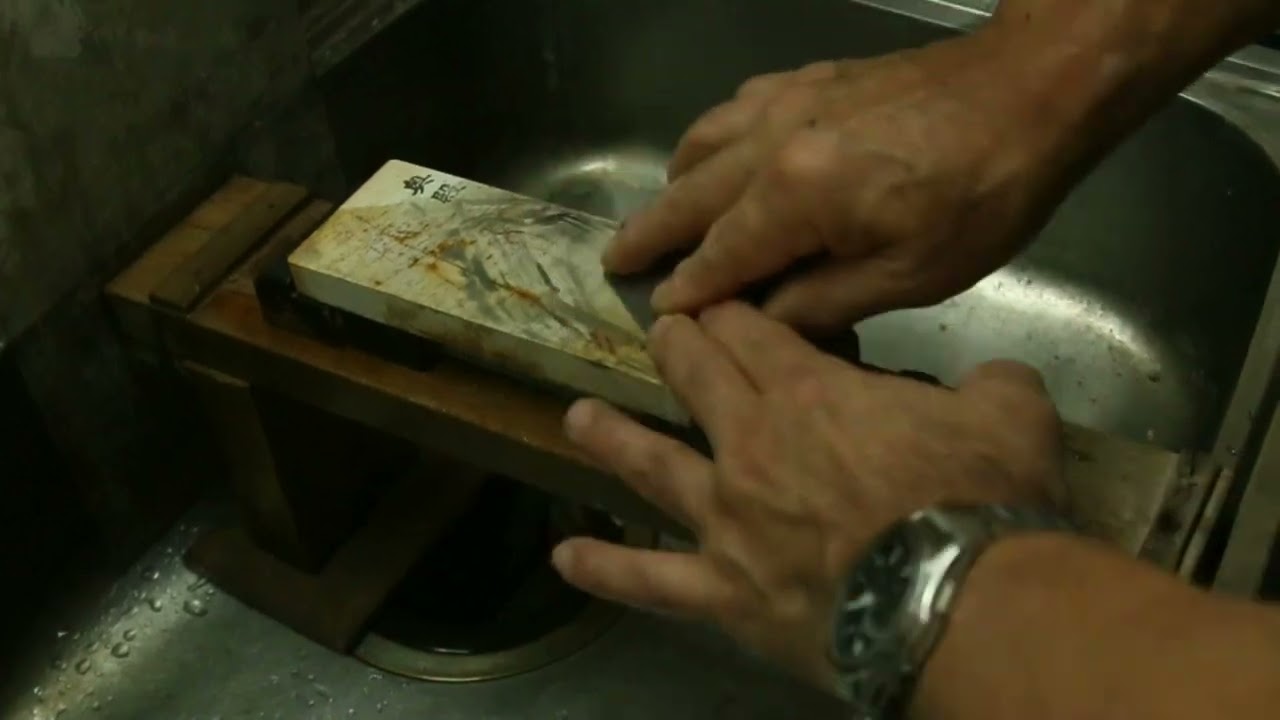 京都 天然砥石 奥殿 巣板 蓮華 仕上げ砥石 - YouTube