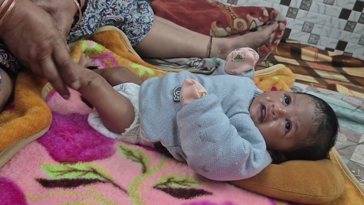 One month baby Reaction ... on body massage💆‍♀️ #reels #cutebaby #baby #babygirl #babymassage #cute