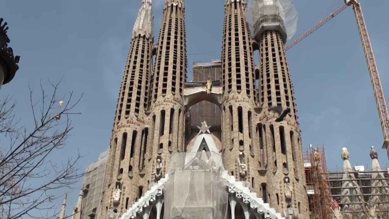 サグラダ ファミリア Sagrada Familia 生誕のファサード 受難のファサード Youtube