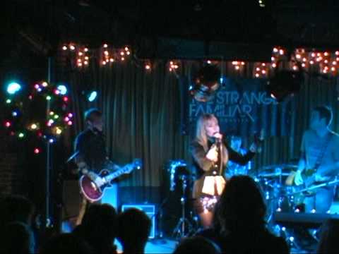 The Strange Familiar: "Echoes" auf YouTube ansehen The Strange Familiar: "Echoes" auf YouTube ansehen