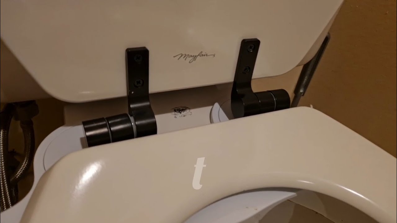 Mayfair Benton Toilet Seat with Matte Black Hinges