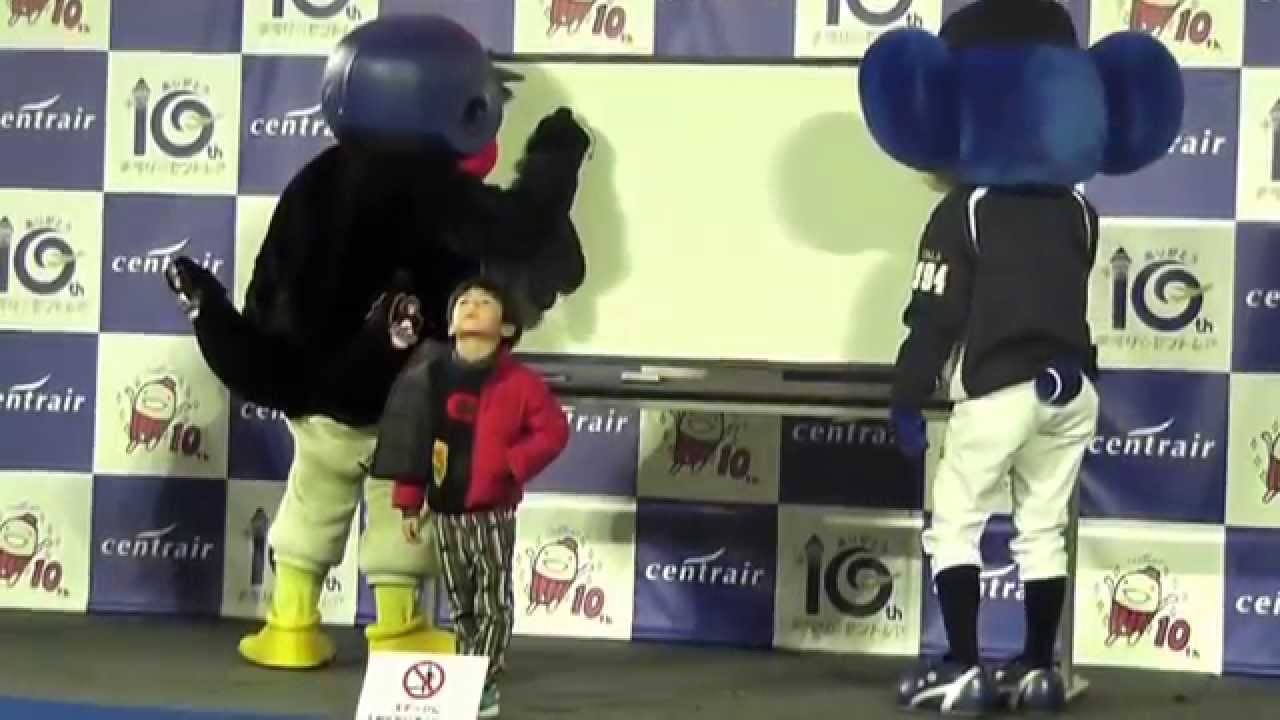 少年をおもちゃのように扱いまくるドアラさんとつば九郎