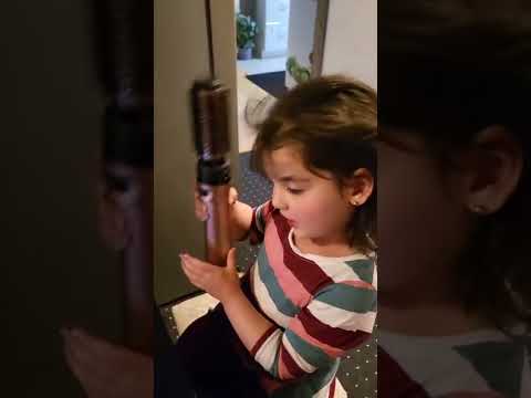 اهم شي سشوار شعر ههههههه مشاكسه هوناز أطفال صغار 